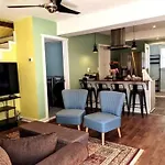 Walkable Elmwood Cottage, No Chores 2Bath 2Br 2Car