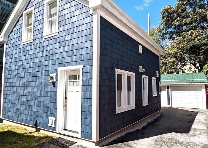 Walkable Elmwood Cottage, No Chores 2Bath 2Br 2Car