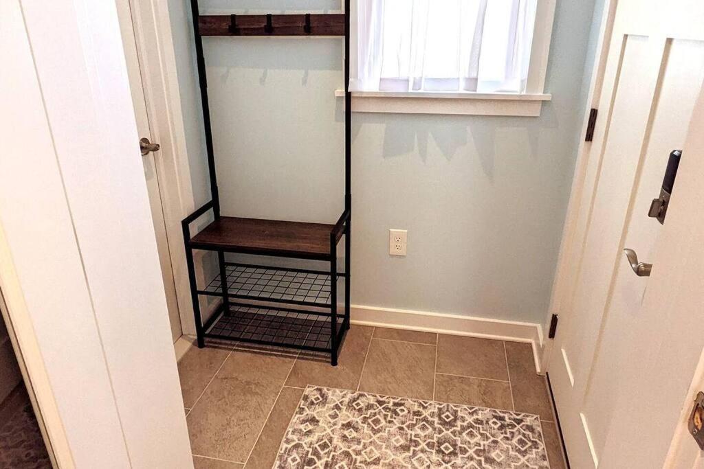 Walkable Elmwood Cottage, No Chores 2bath 2br 2car